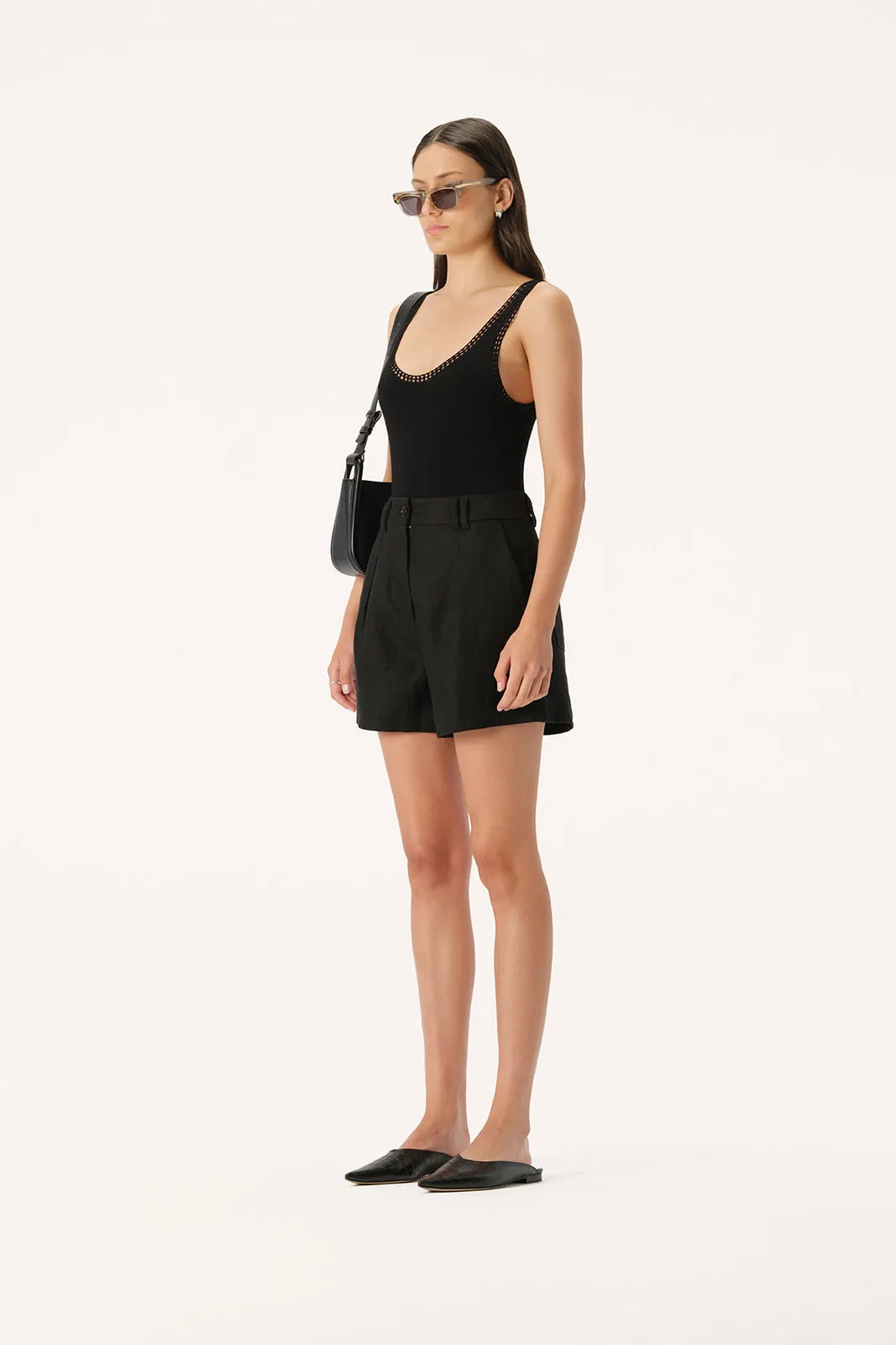 Cassis Short Black